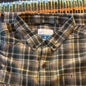 Columbia Men's Casual Green Plaid Button-Down Shirt